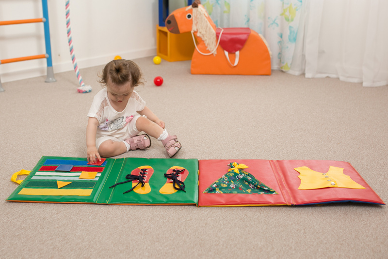 Дидактическая книжка Romana «Ловкие пальчики» в Волгограде ВИНКО